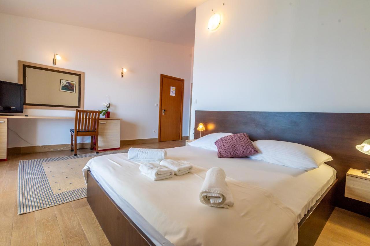 Pansion Epetium Hotell Stobreč Eksteriør bilde